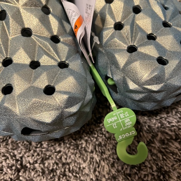 Crocs - Picture 4 of 5